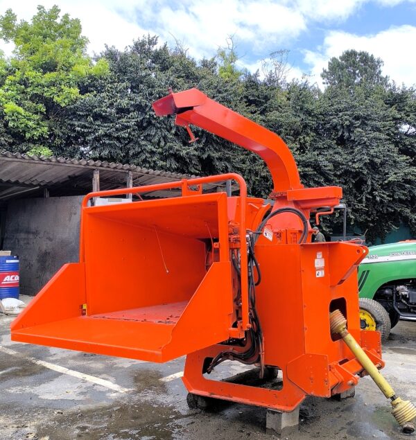 Chipeadora MORBARK M12R PTO – para Tractor (12” / 30 cm de Trabajo)